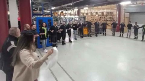 Anlaşma sağlandı fabrikadaki en düşük maaş 71 bin TL oldu! İşçiler halay çekerek kutladı