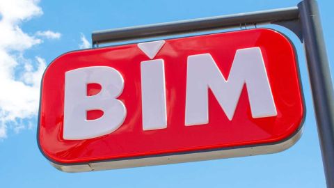 BİM 2 Mayıs 2025 aktüel yayımlandı: Kamp çadırı, balta, fener, buzluk, portatif tuvalet geliyor.