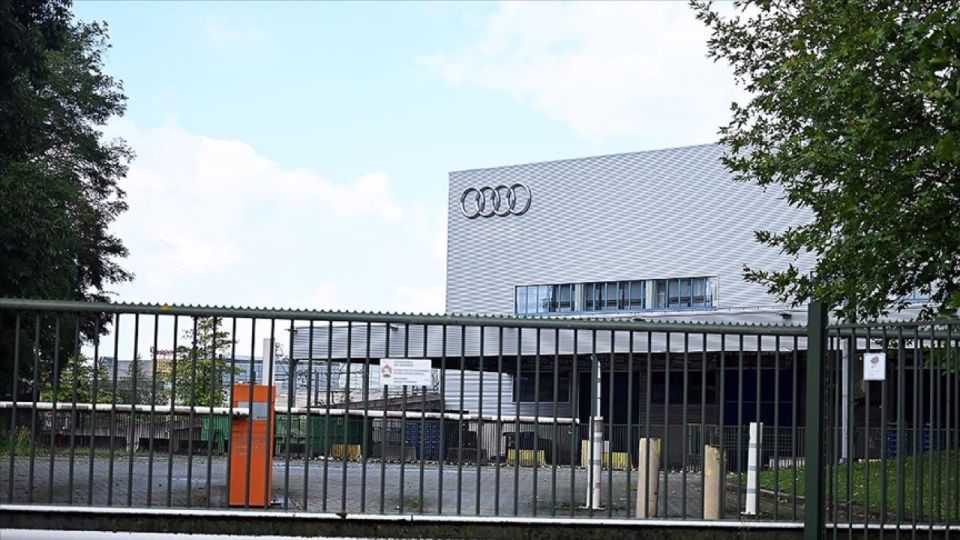 Audi’cileri üzecek haber! Apar topar fabrika kapattılar