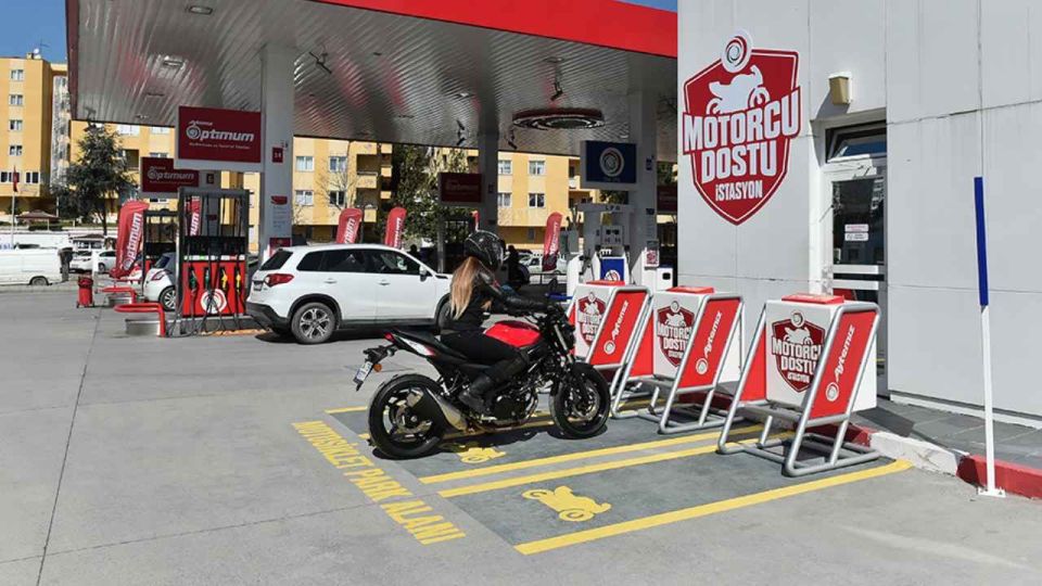 9 akaryakıt istasyonu kabul etti! Kask takan motosikletliye indirimli yakıt verecek