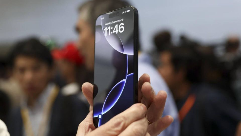 Apple, iPhone'da önemli tasarım değişikliklerine gidiyor! Daha ince ve katlanabilir olacak