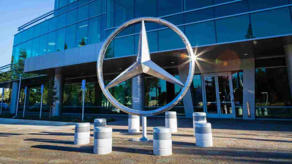 Mercedes 33.456 aracı geri çağırdı! Herkesin dile getirdiği sorundan şüphe ediyor