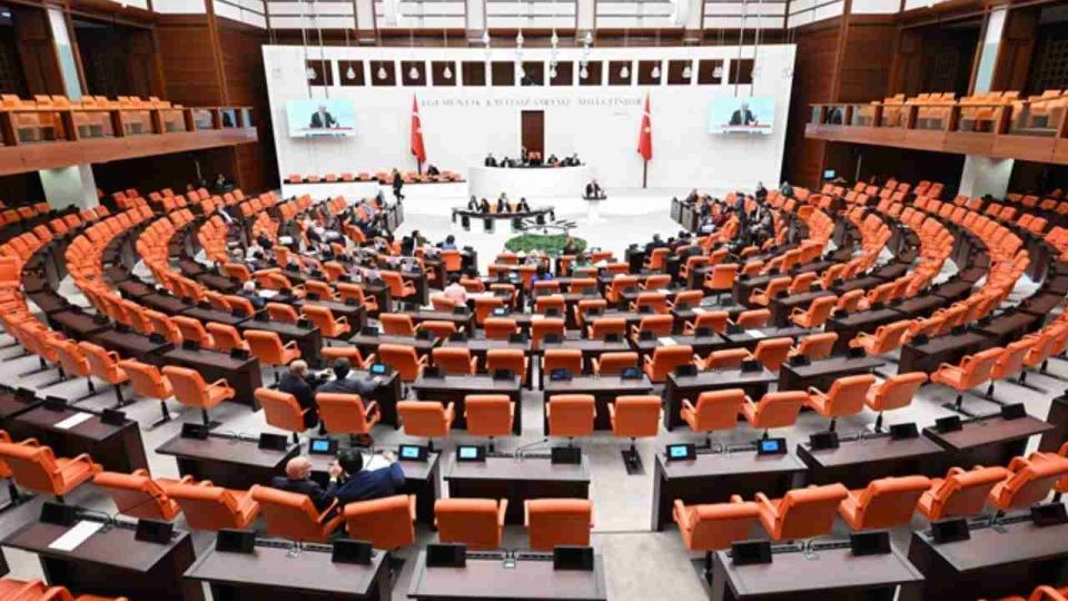 Emeklilerin beklediği düzenleme Meclis’ten geçti