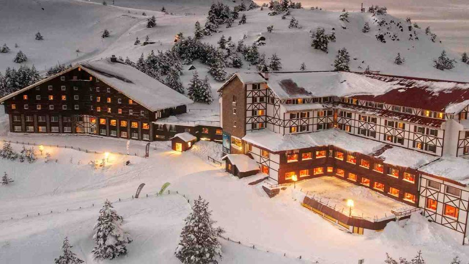 Türkiye'nin popüler otellerinden Grand Kartal Otel her kış sezonunu dolu dolu geçiriyor