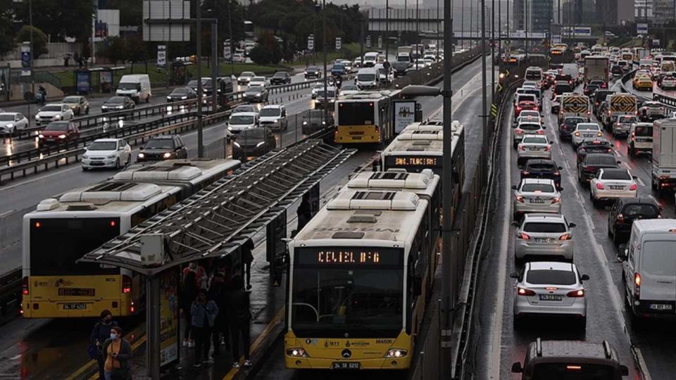 İstanbul'da toplu ulaşıma yüzde 35 zam! İşte taksi, metrobüs, marmaray, tramvay, İETT ücretleri 2025
