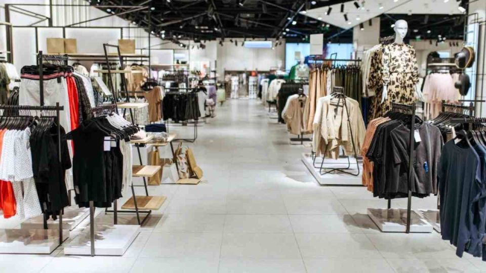 Tekstil devinde büyük kriz! 800 mağazasının 500'ünü kapatma kararı verdi