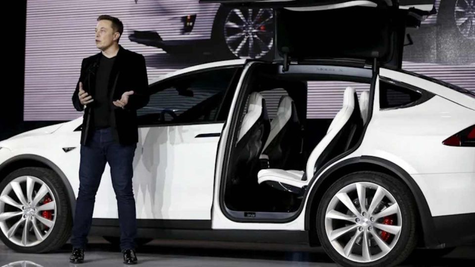 Elon Musk, Tesla'nın Çin'deki siparişlerini askıya aldı