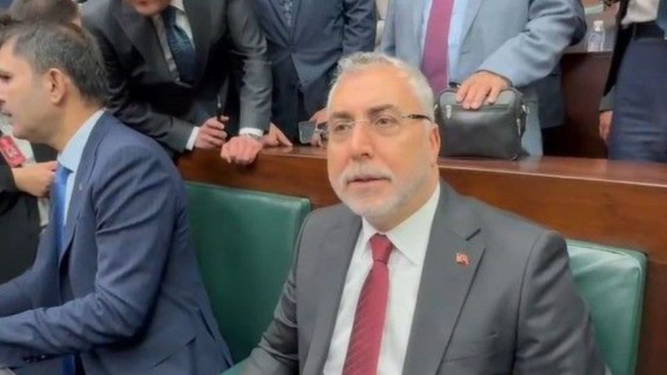 Ev hanımlarına emeklilik için kollar sıvandı! Müjde Bakan Işıkhan'dan geldi