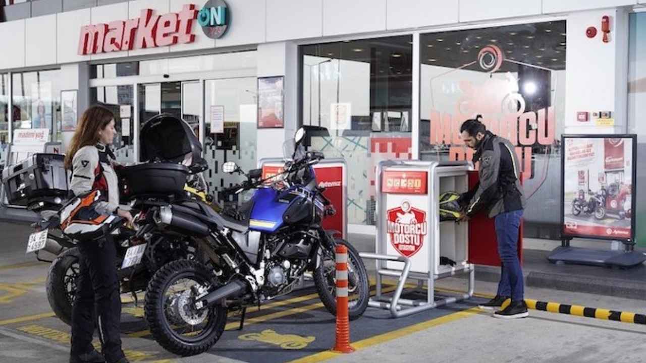 9 akaryakıt istasyonu kabul etti! Kask takan motosikletliye indirimli yakıt verecek