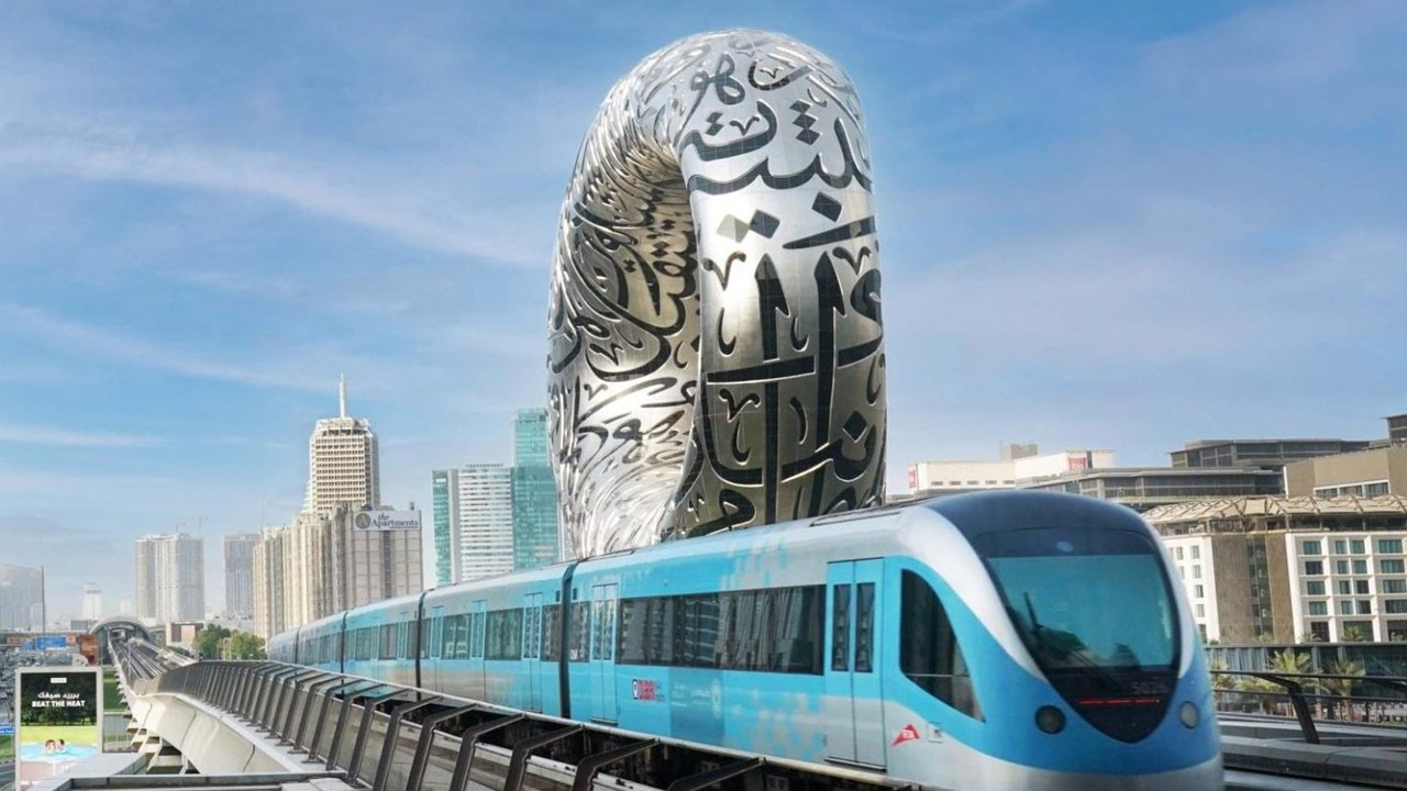Dubai metrosu ağını genişlecek Mavi Hat 2029'da tamamlanacak ve günlük 200 bin yolcu taşıyacak.