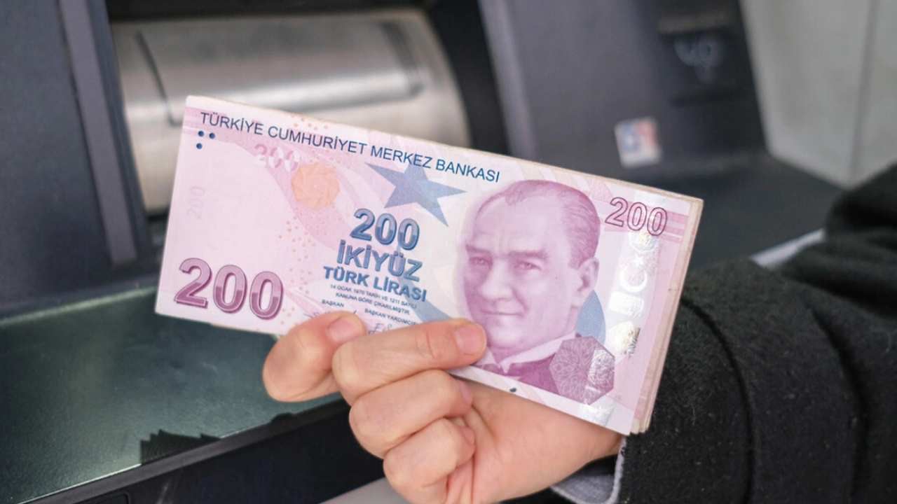 Bankalarda para yatırma ve çekme işlemlerinde zorunlu belge dönemi! Yanında bulunmayan işlem yapamayacak