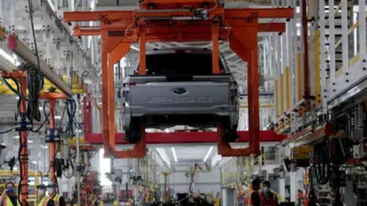 Sektörün kızışmasıyla Avrupa ve Kuzey Amerika'daki bazı fabrikaların kapanabileceği tahmin ediliyor.