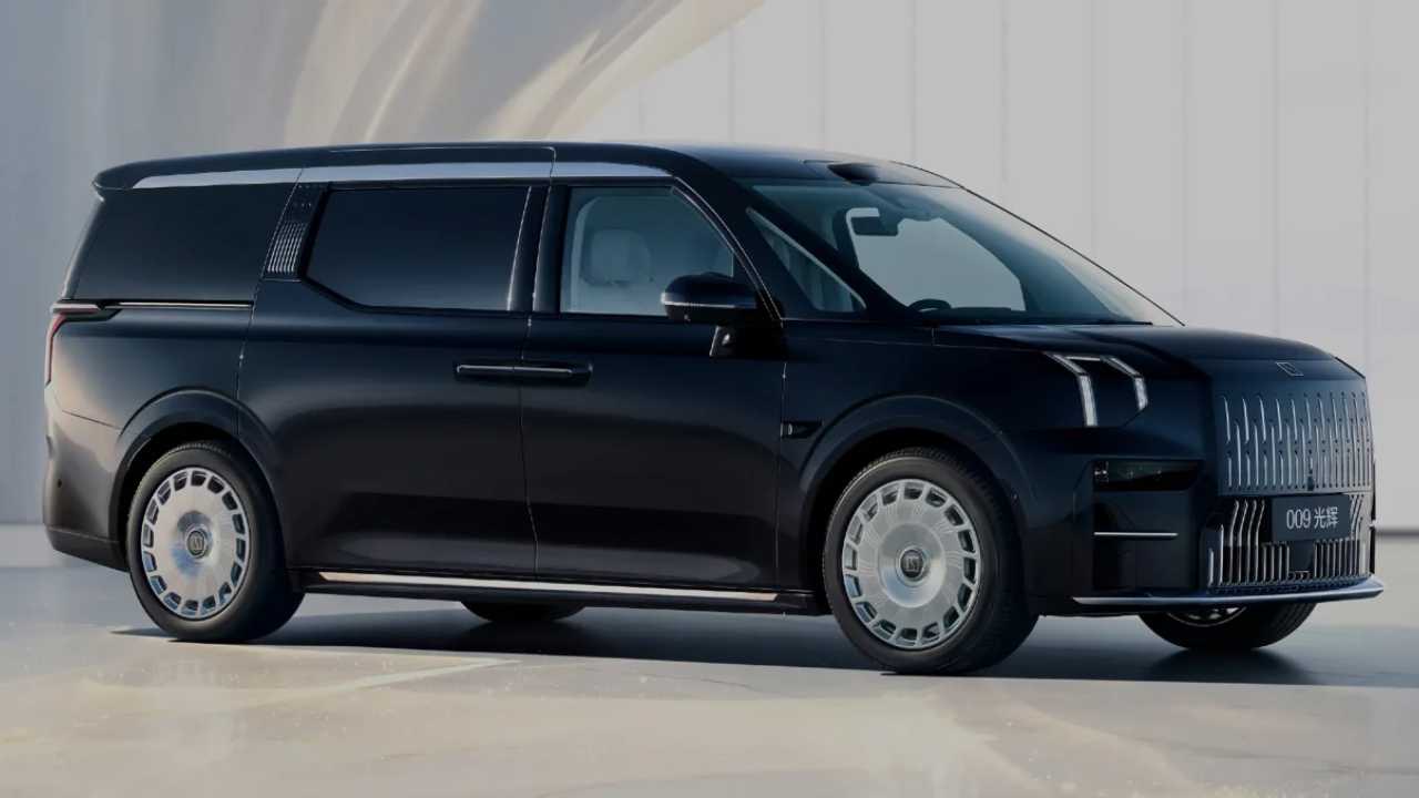 Zeekr'ın en çok güvendiği modeller arasında 009 Grand MPV'si yer alıyor.