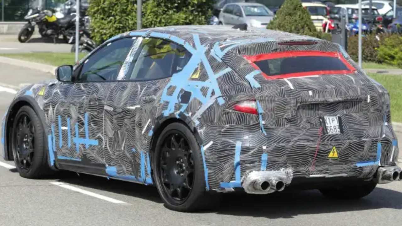 Elektrikli Ferrari'nin tasarımını Japon devi Mazda'ya benzetenler tepki gösterdi.
