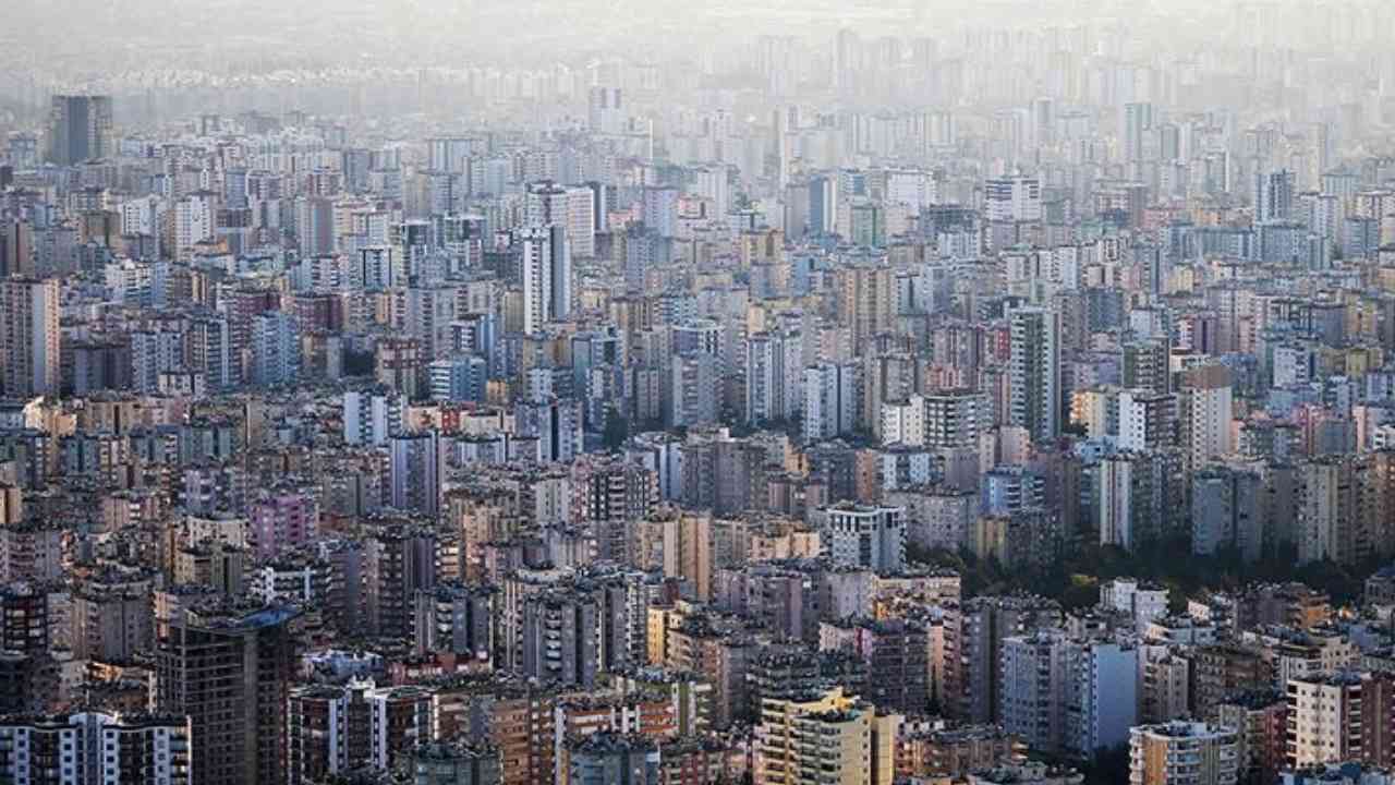 Ev sahibi olmak isteyenler didik didik konut kredisi araştırması yapıyor.