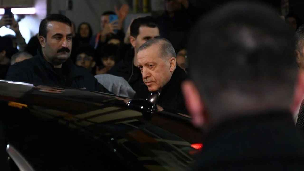 Cumhurbaşkanı Erdoğan partililere kızdı: 'Aksi halde ticarethaneye çevirirsiniz'