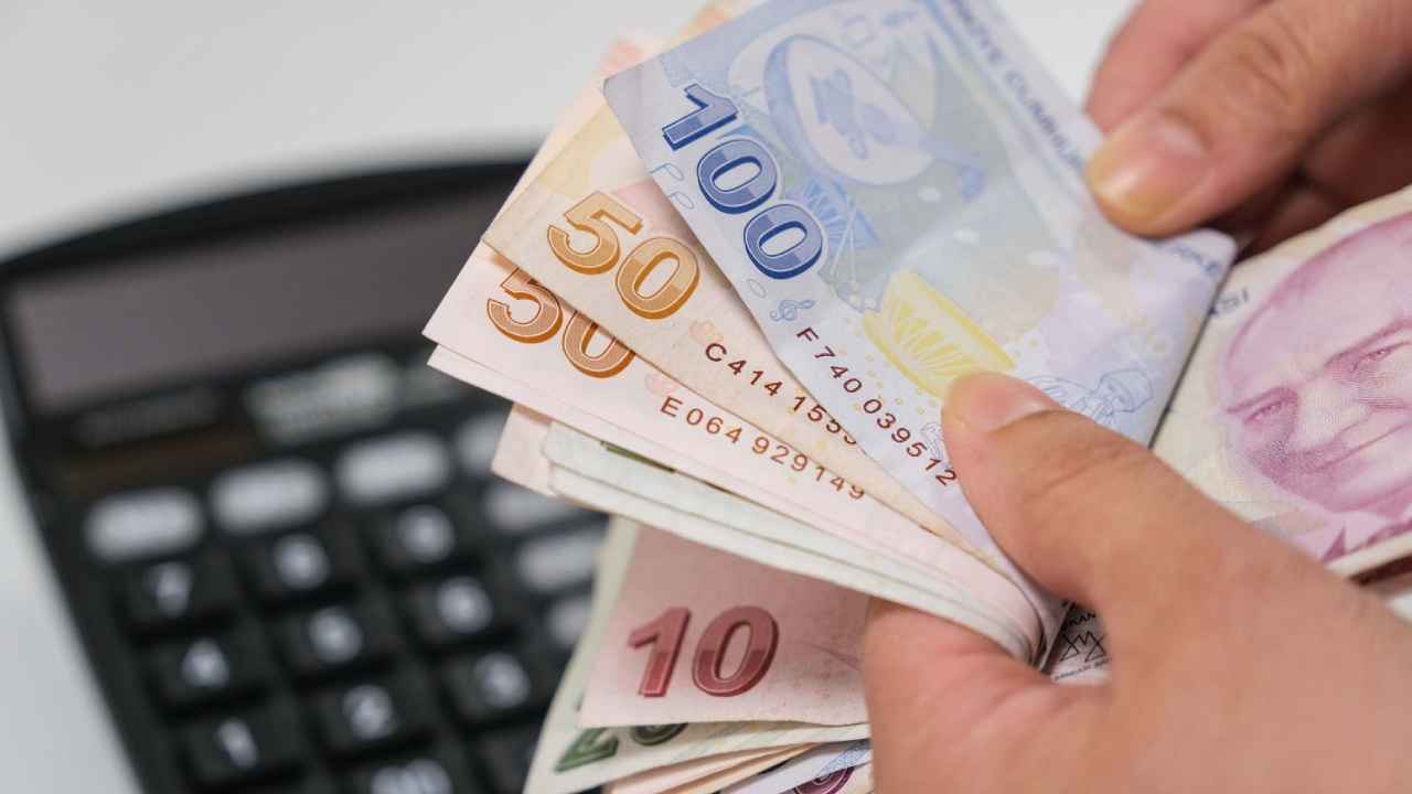 Ekonomi Yazarı Zeynep Aktaş paylaştı... 24 Ay vadeli 100.000 TL ihtiyaç kredisinin faiz oranları belli oldu