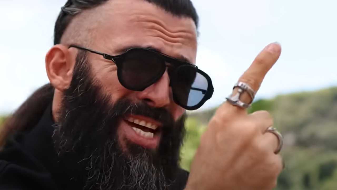 Bakanlık Turabi'nin şarkısına erişim engeli getirdi.