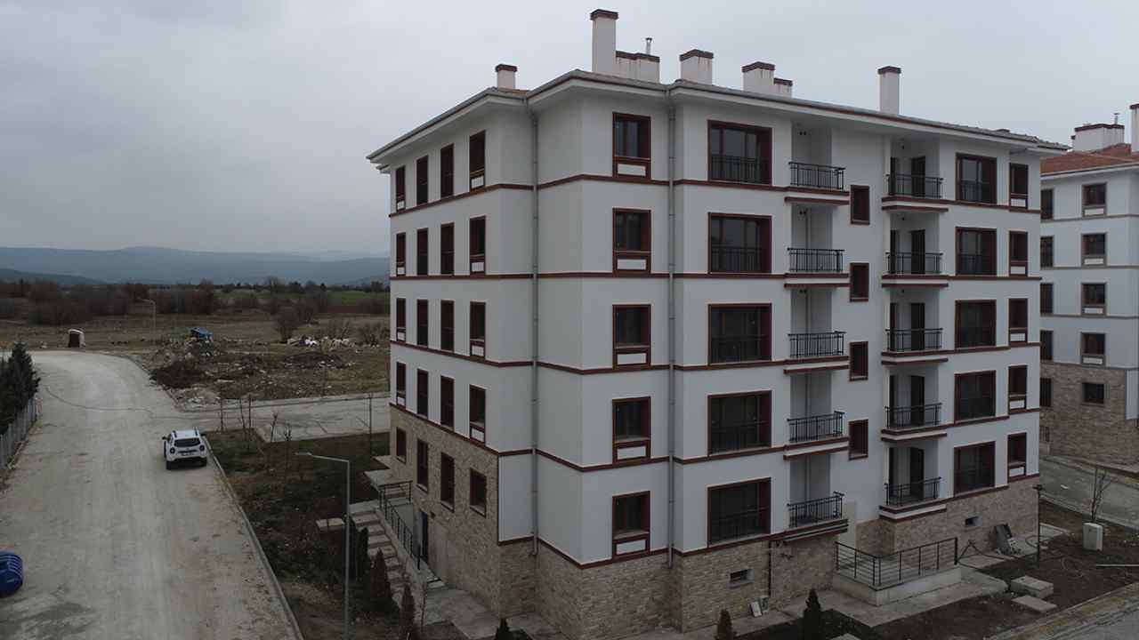 TOKİ yüzlerce taşınması satışa çıkardı! Başvuru için geri sayıma geçildi... Fiyatlar 55 bin TL'den başlıyor
