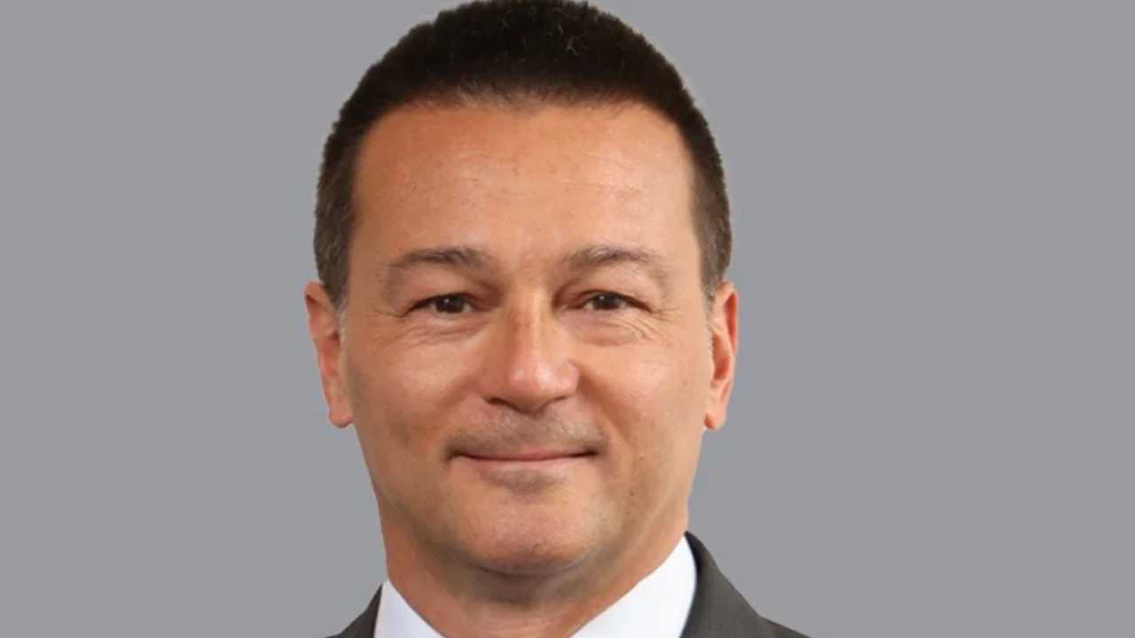 Cem Köksal Zorlu'daki görevinden istifa etti.