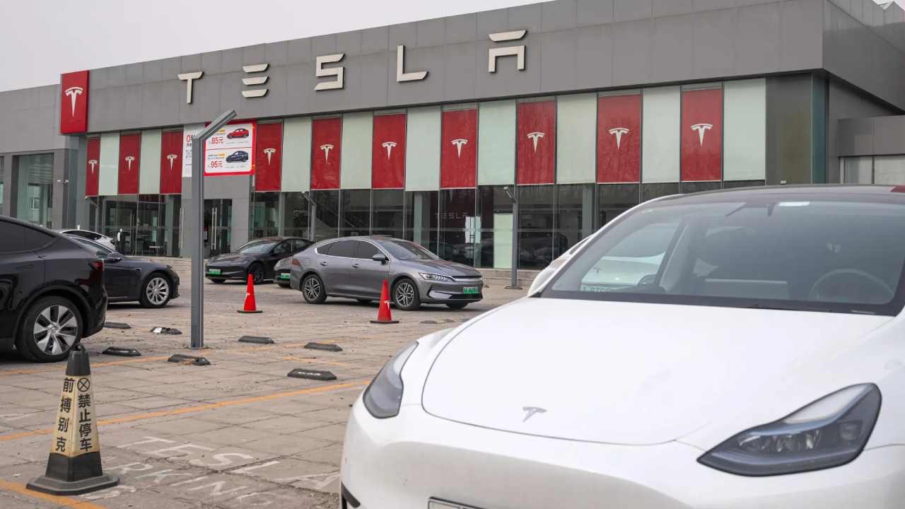 Elon Musk, Tesla'nın Çin'deki siparişlerini askıya aldı