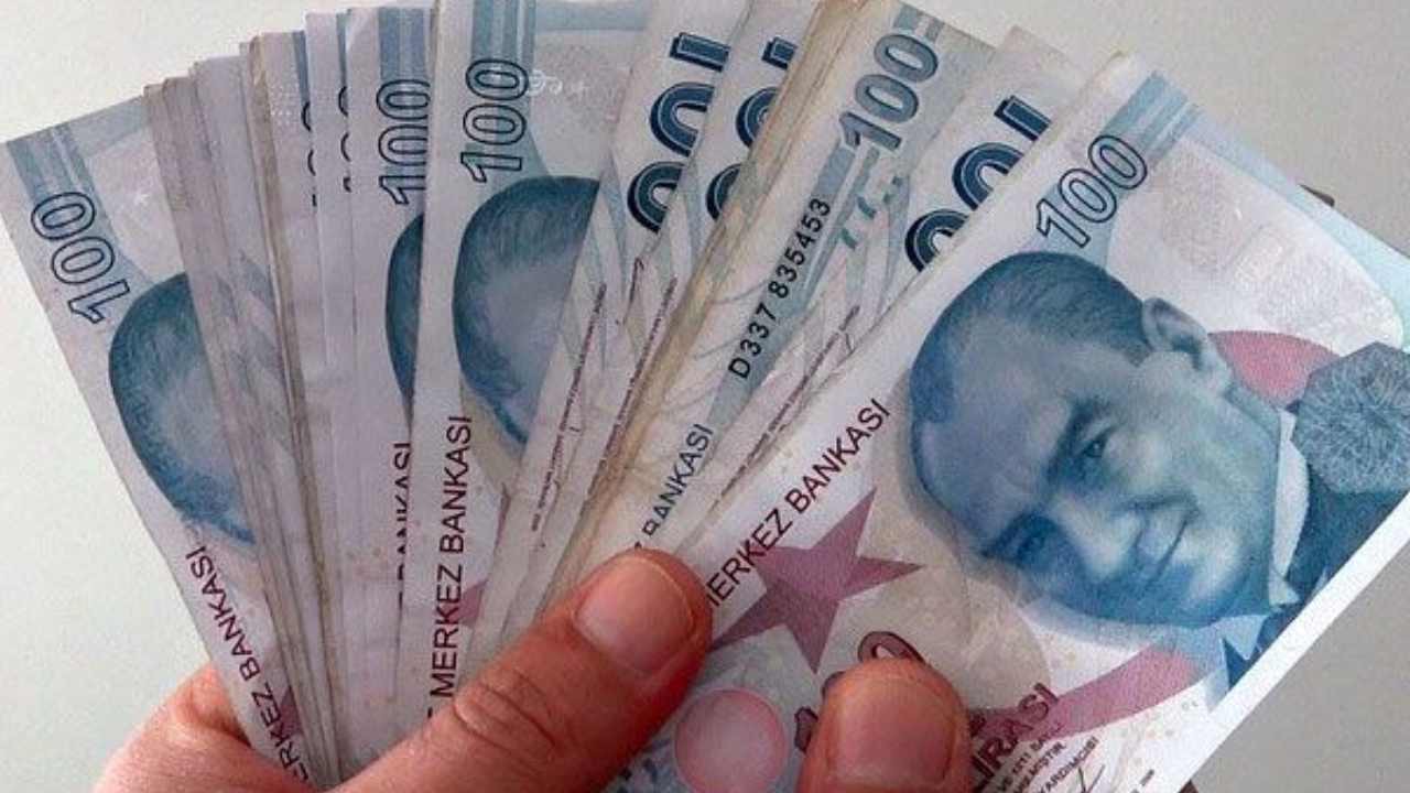 Emekli bayram ikramiyesi farkları hesaplara yatıyor! SGK tarih verdi