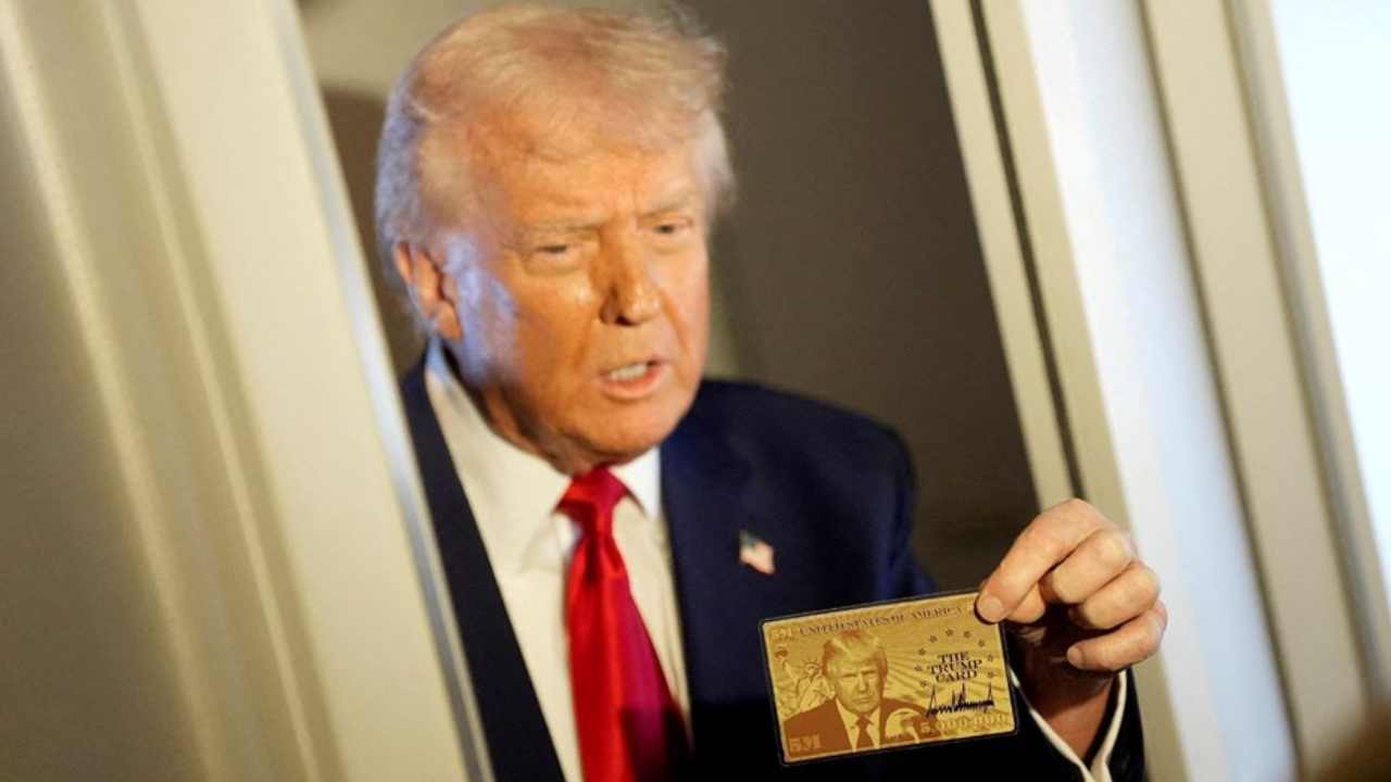 Trump 5 milyon dolarlık altın kartı ilk kez tanıttı! ABD vatandaşlığı artık bu karttan geçecek